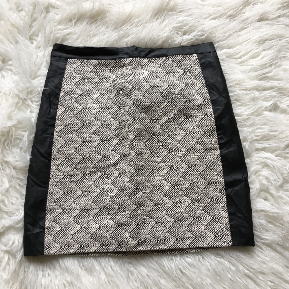 Women's H&M Wale Check Zip Black Skirt